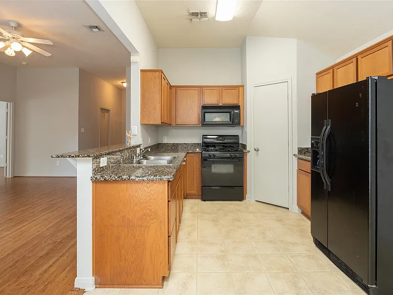103 Duprie Dr — Photo 5