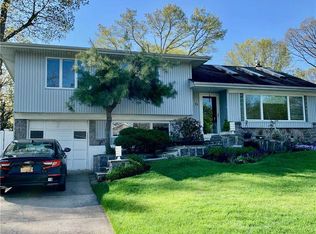 25 Seton Ct, Old Bethpage, NY 11804