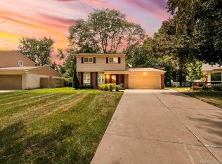 29263 Somerset Dr, Southfield, MI 48076