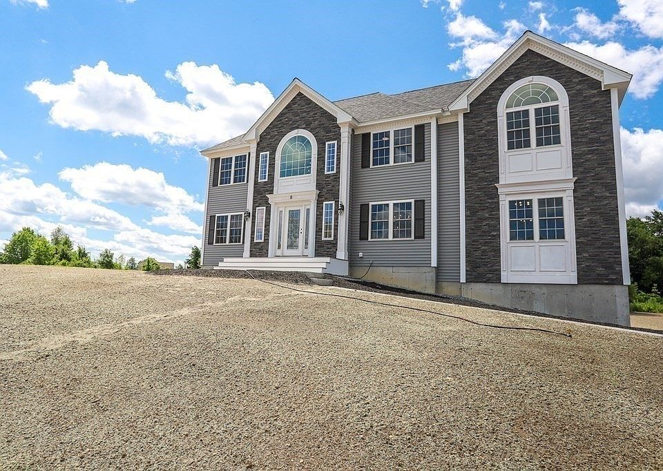 1st image of 7 White Pine Dr