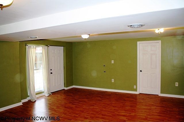 1st image of 535 Woodland Cir