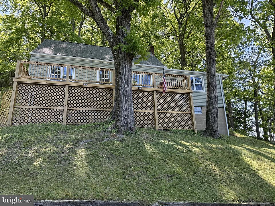 1st image of 32 Fairfax Dr