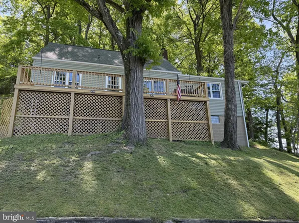 32 Fairfax Dr, Wheeling, WV 26003