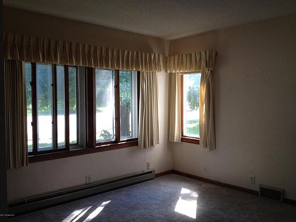 5th image of 926 W Lincoln Ave