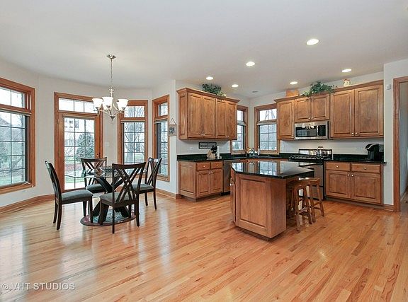 3rd image of 10410 Deer Chase Ave