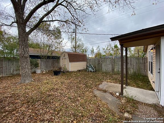 4th image of 130 Gayle Ave