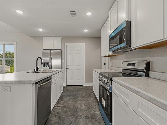 5th image of 1011 Sixth