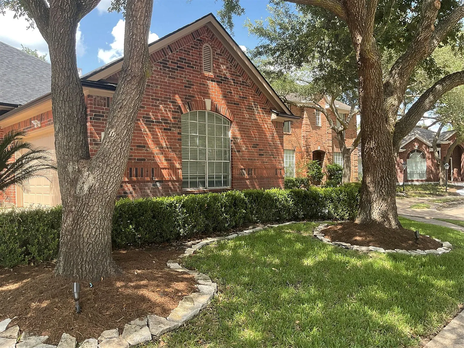 4 bed, 2.5 bath, 2626 sqft, $2,850 — Photo 3