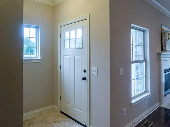 166 Barrington Cir #1, Lake Orion, MI 48360