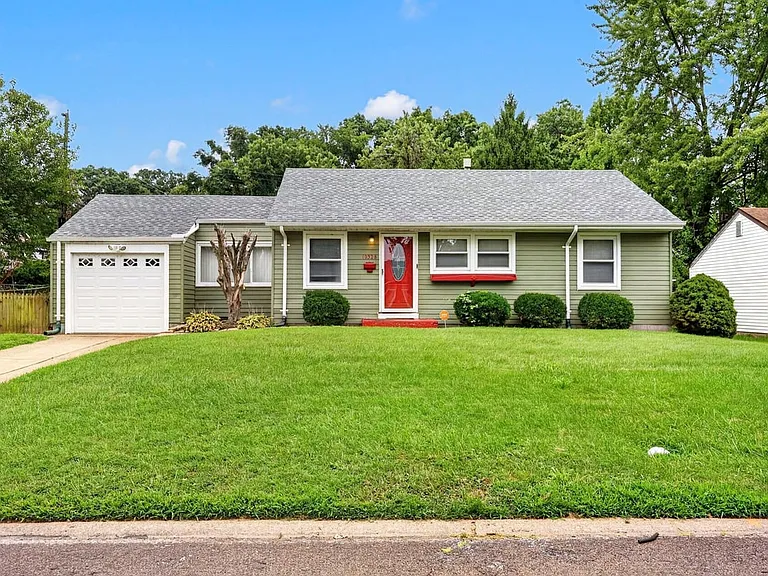 10328 Dudley Dr — Photo 2