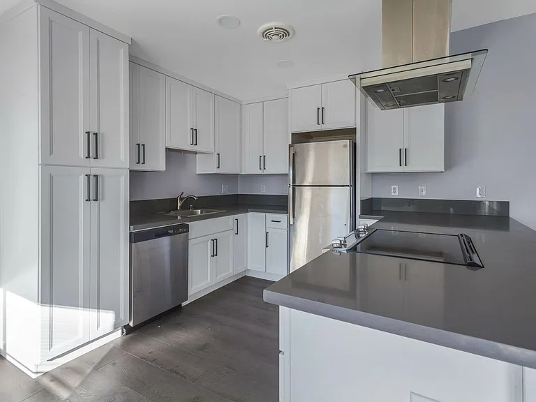 724 Central Ave — Photo 5