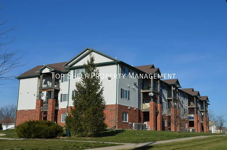 3 bed, 1200 sqft, $1,245 — Photo 1