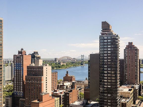 4th image of 200 E 94th St APT 1917