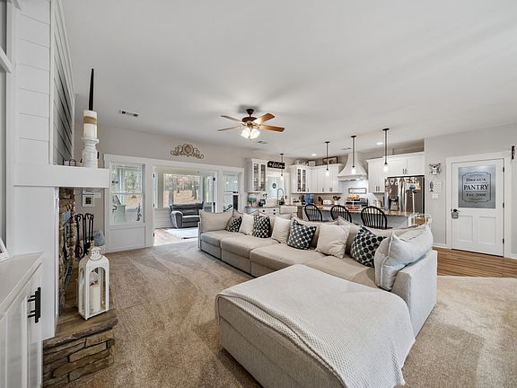 5th image of 200 Autumn Oaks Dr