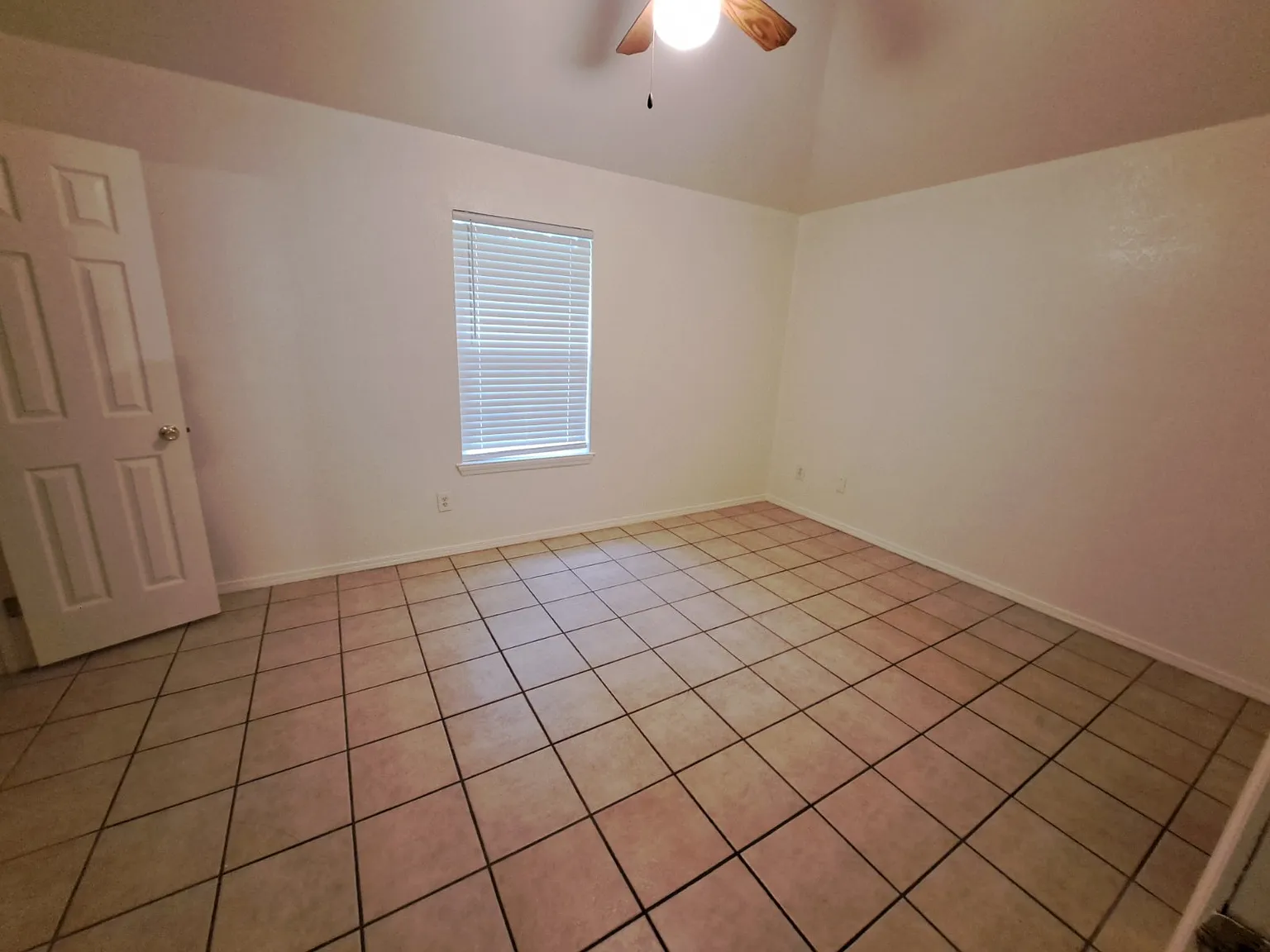 3 bed, 1150 sqft, $1,050 — Photo 3