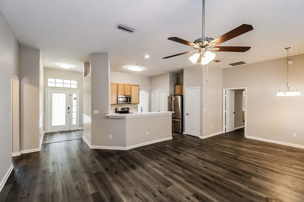 3 bed, 2.0 bath, 1669 sqft, $2,040 — Photo 4