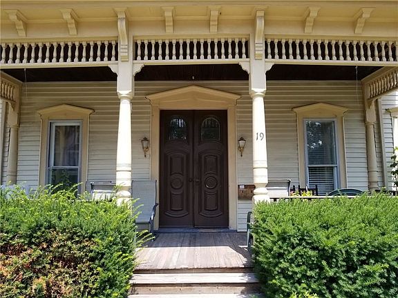 3rd image of 19 Pleasant St