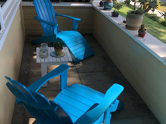 porch w a peak of ocean view