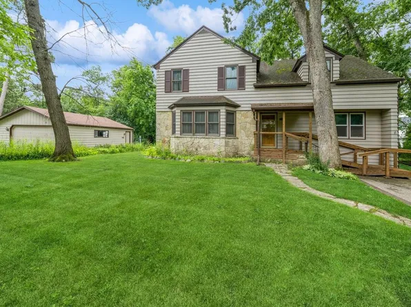 225 Waubun DRIVE, Fontana, WI 53125
