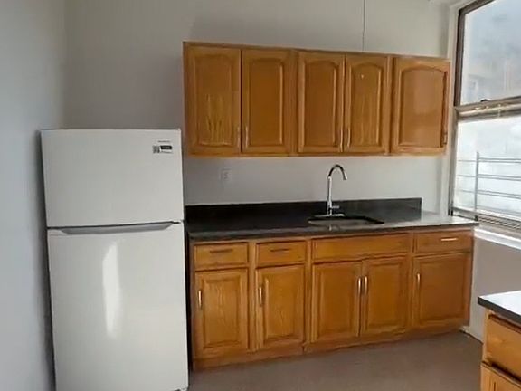 4th image of 1504 Sheridan Ave APT 6P