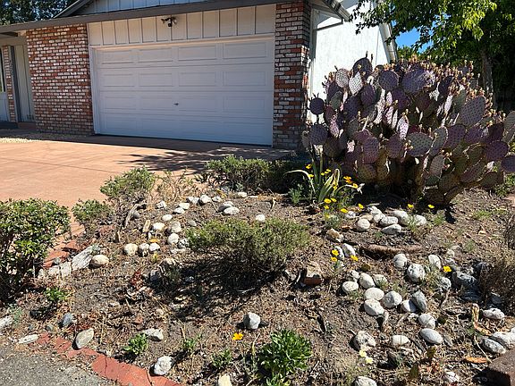 3rd image of 4220 Brookshire Cir
