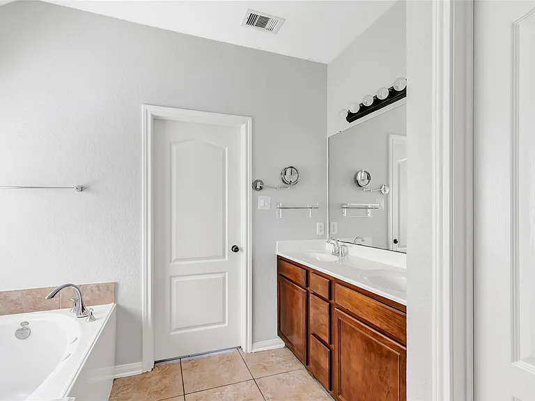 9934 Dragonfly Meadow Ct — Photo 16