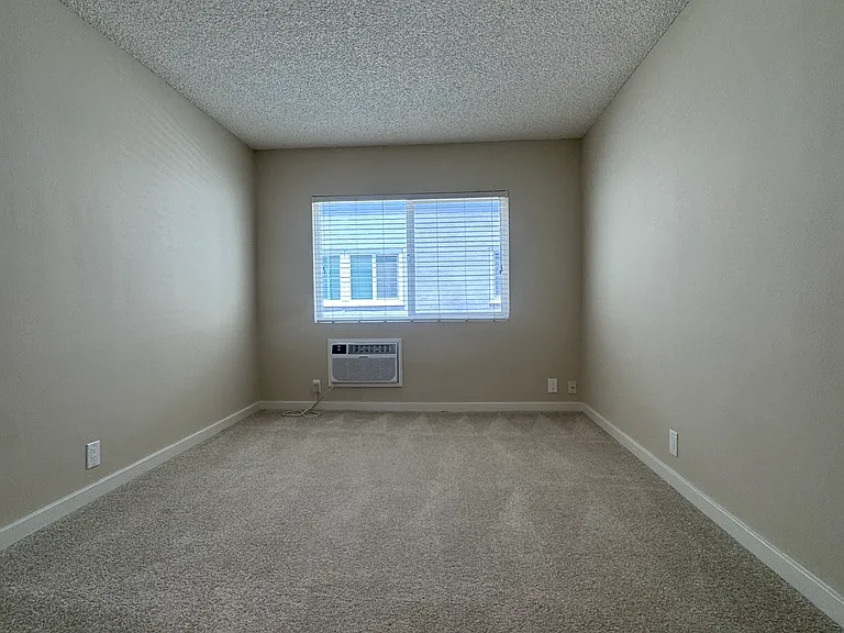 1550 Woodruff Ave #4 — Photo 12