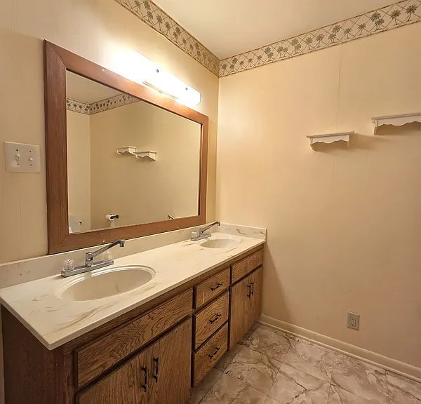 1514 State Highway 155 N — Photo 13