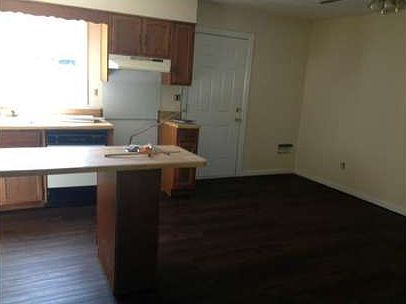 3rd image of 2133 Golfview Dr SE