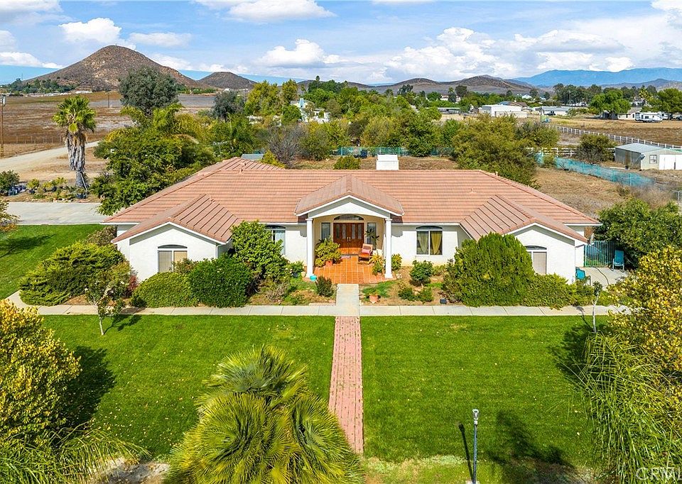 1st image of 32490 Avalon Ln