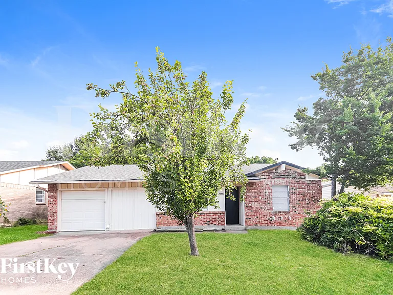 2029 Willow Ln — Photo 1
