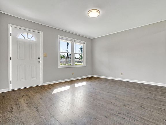 5th image of 130 Thompson Dr