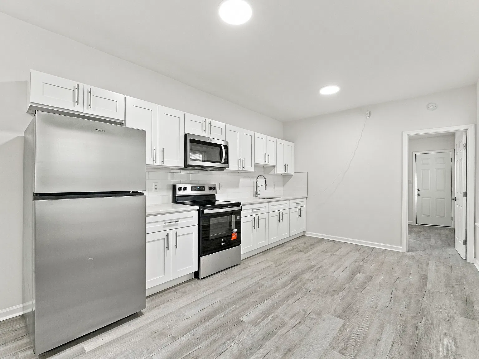 5 bed, 1.5 bath, 1496 sqft, $2,553 — Photo 2