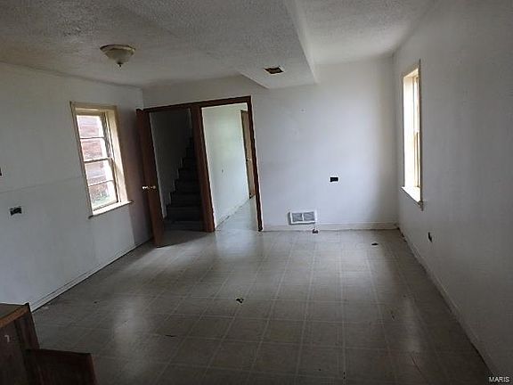 5th image of 8655 N Broadway