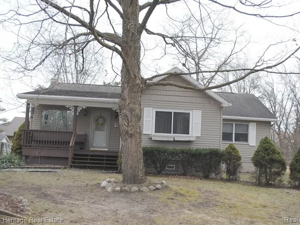 3395 Theodore St, Wixom, MI 48393