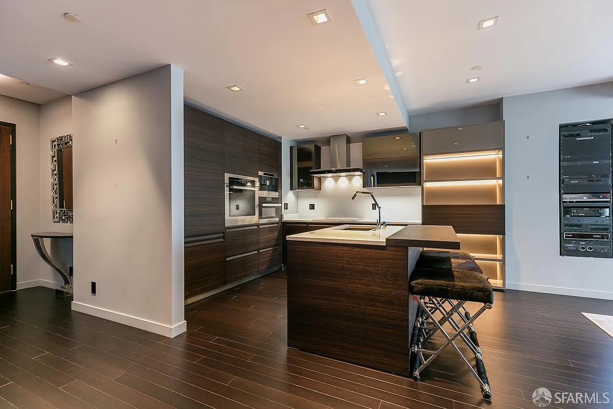 1 bed, 1.0 bath, 1042 sqft, $6,500 — Photo 4