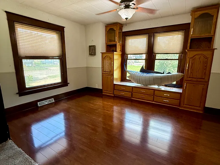 421 W College Ave — Photo 3