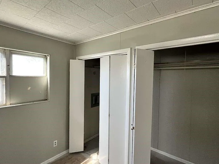 917 Nelson St — Photo 10
