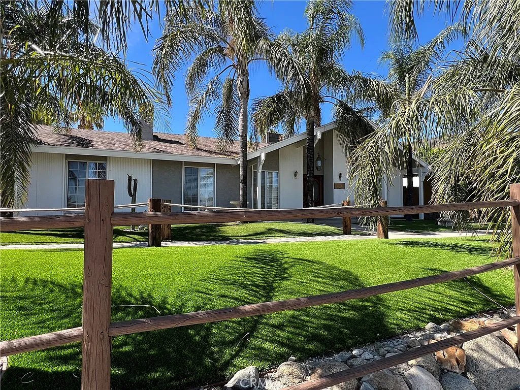4 bed, 1928 sqft, $4,200 — Photo 2