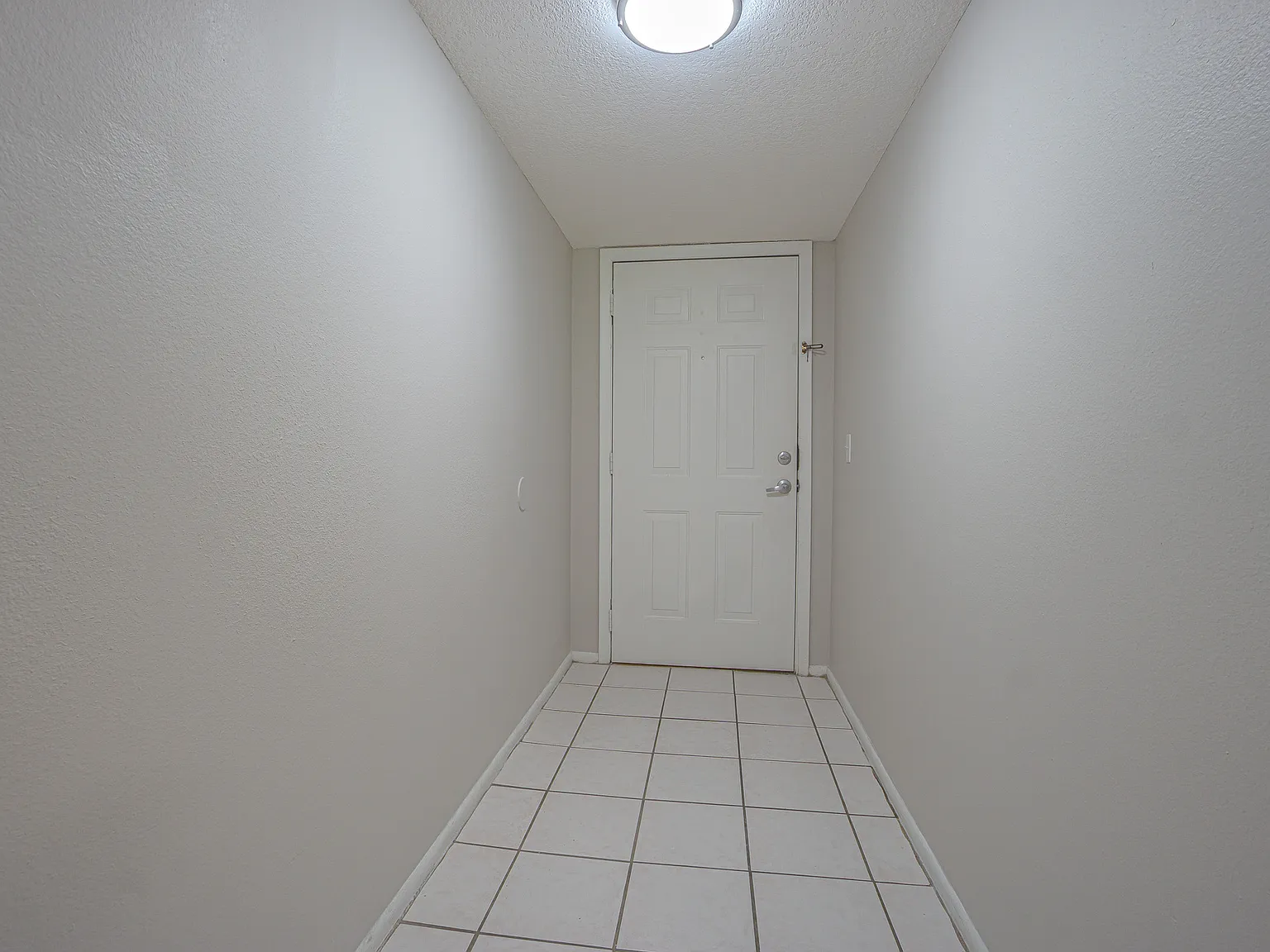 2 bed, 1200 sqft, $1,700 — Photo 3