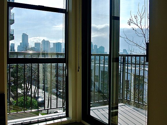 5th image of 730 Bellevue Ave E Penthouse 2