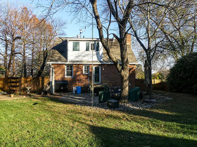 903 Crestview Dr — Photo 20