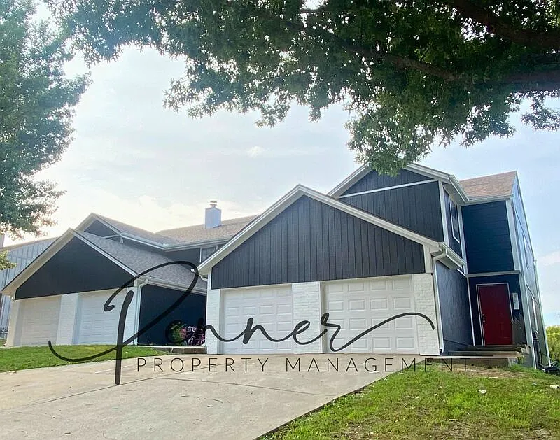 3 bed, 1.5 bath, 1160 sqft, $1,595 — Photo 1