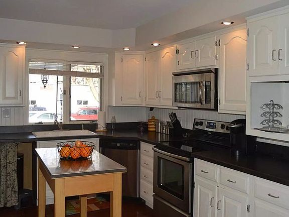 4th image of 203 2nd St