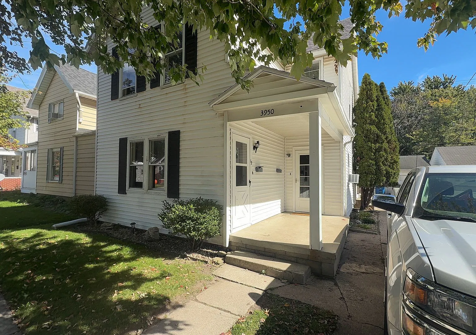3950 Woodhaven Drive — Photo 2