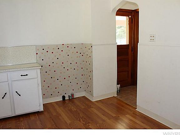 4th image of 187 63rd St
