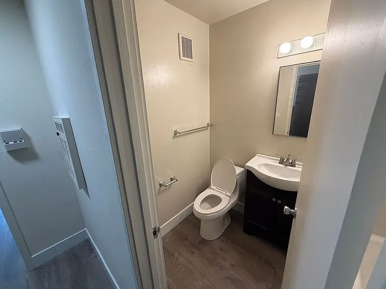 2255 Hearst — Photo 7