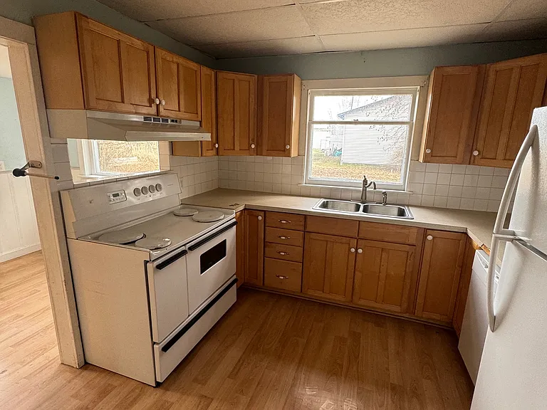 2120 W Strong Rd — Photo 5