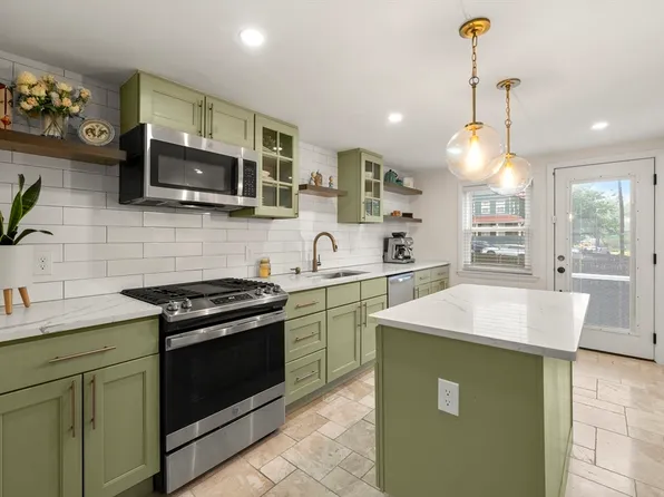 20 Popes Hill St, Dorchester, MA 02122