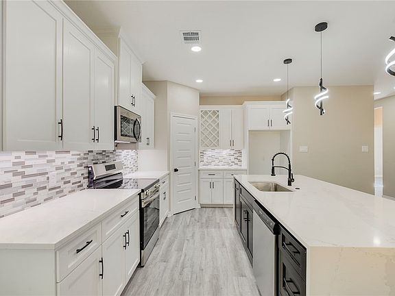 4th image of 1612 Robeson St